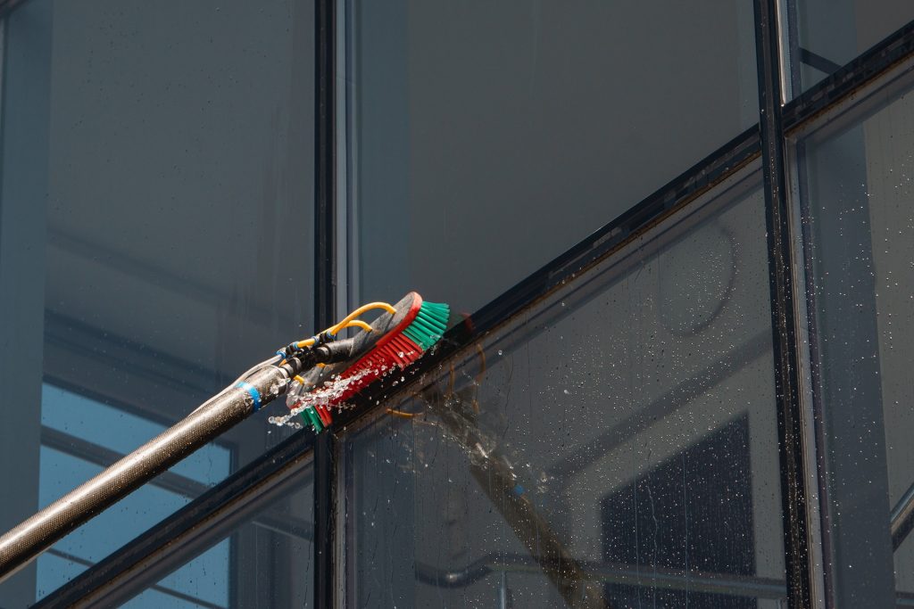 Equipment,For,Washing,And,Cleaning,The,Window,From,The,Outside