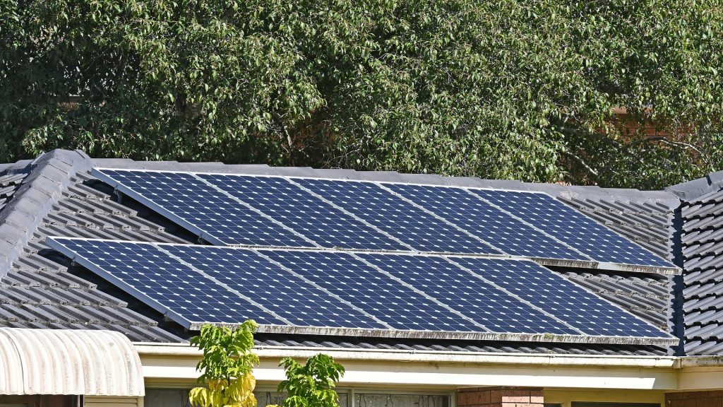 Solar,Electric,Panels,On,A,Tiled,Roof